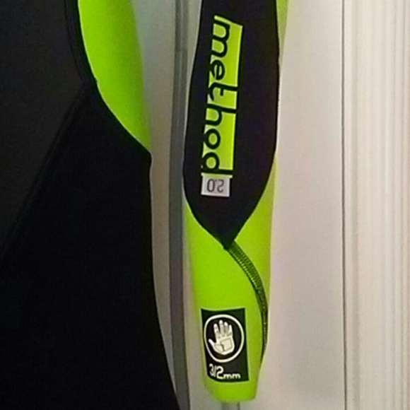 Wetsuit - Picture 3 of 4